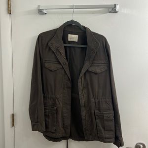 Hinge army green jacket with zippers and buttons